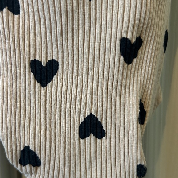 Heart Patterned Ruffle Baby Romper - Picture 2 of 2